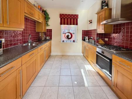 4 bedroom Town house for sale in Devon Mead, Hatfield, AL10