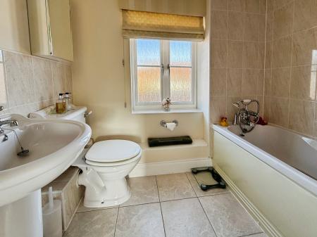 4 bedroom Town house for sale in Devon Mead, Hatfield, AL10