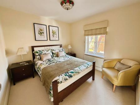4 bedroom Town house for sale in Devon Mead, Hatfield, AL10