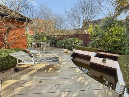 4 bedroom Town house for sale in Devon Mead, Hatfield, AL10