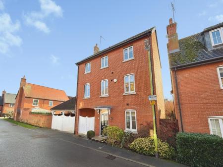 Devon Mead, Hatfield, AL10