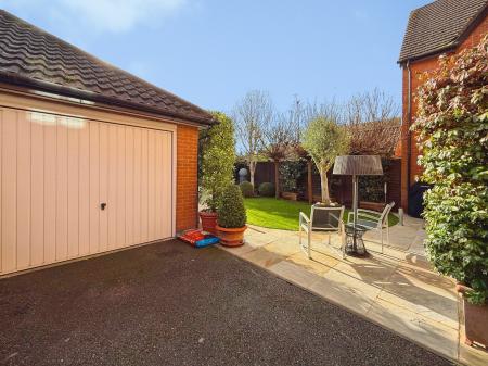 4 bedroom Town house for sale in Devon Mead, Hatfield, AL10