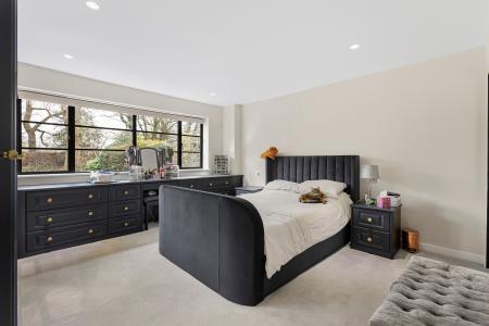 4 bedroom Detached house for sale in Woolmers Lane, Hertford, SG14