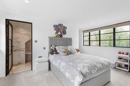 4 bedroom Detached house for sale in Woolmers Lane, Hertford, SG14