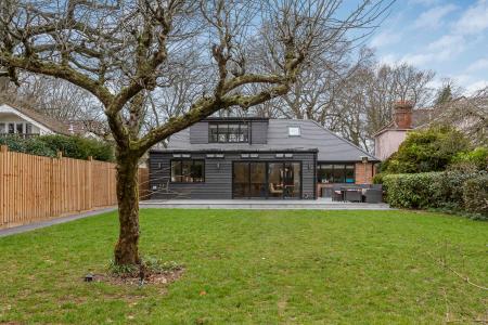 4 bedroom Detached house for sale in Woolmers Lane, Hertford, SG14