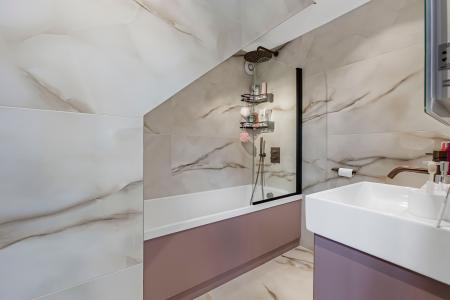 4 bedroom Detached house for sale in Woolmers Lane, Hertford, SG14