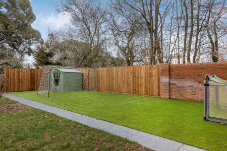 4 bedroom Detached house for sale in Woolmers Lane, Hertford, SG14