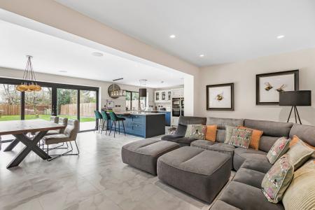 4 bedroom Detached house for sale in Woolmers Lane, Hertford, SG14