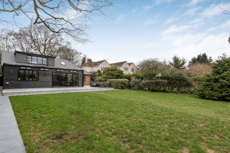 4 bedroom Detached house for sale in Woolmers Lane, Hertford, SG14