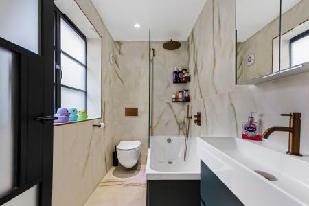 4 bedroom Detached house for sale in Woolmers Lane, Hertford, SG14