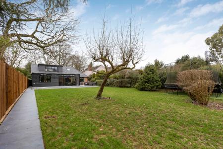 4 bedroom Detached house for sale in Woolmers Lane, Hertford, SG14