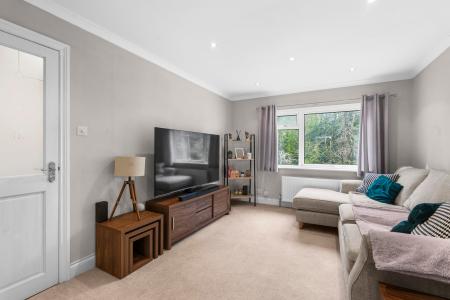 1 bedroom Flat for sale in School Lane, Essendon, AL9