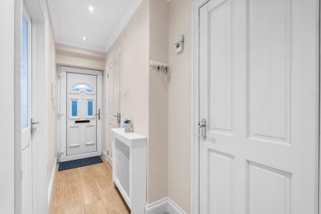 1 bedroom Flat for sale in School Lane, Essendon, AL9