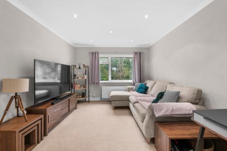 1 bedroom Flat for sale in School Lane, Essendon, AL9