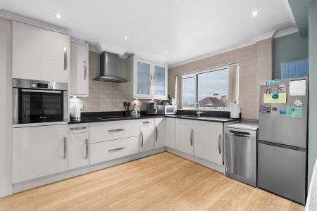 1 bedroom Flat for sale in School Lane, Essendon, AL9