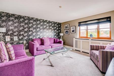 5 bedroom Detached house for sale in Chestnut Walk, Welwyn, AL6