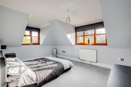 5 bedroom Detached house for sale in Chestnut Walk, Welwyn, AL6