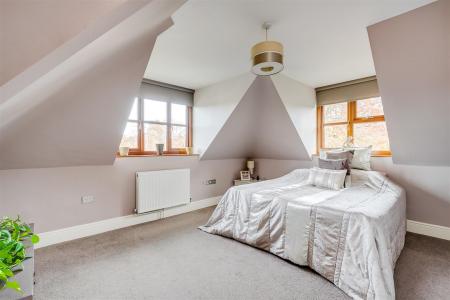 5 bedroom Detached house for sale in Chestnut Walk, Welwyn, AL6