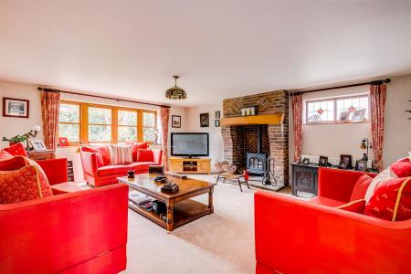 5 bedroom Detached house for sale in Chestnut Walk, Welwyn, AL6