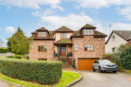 5 bedroom Detached house for sale in Chestnut Walk, Welwyn, AL6