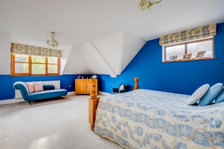 5 bedroom Detached house for sale in Chestnut Walk, Welwyn, AL6