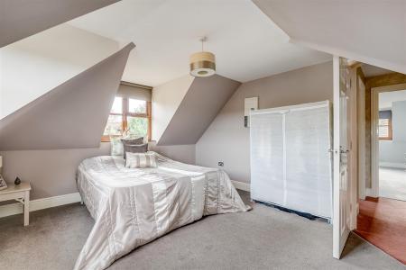 5 bedroom Detached house for sale in Chestnut Walk, Welwyn, AL6