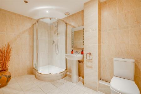 5 bedroom Detached house for sale in Chestnut Walk, Welwyn, AL6