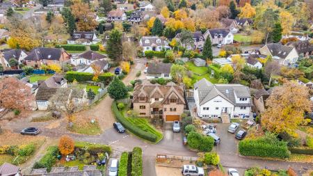 5 bedroom Detached house for sale in Chestnut Walk, Welwyn, AL6