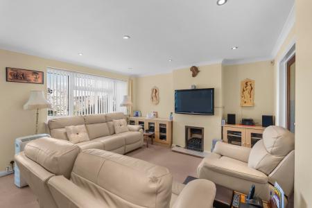 3 bedroom Semi-detached house for sale in Grange Rise, Codicote, SG4