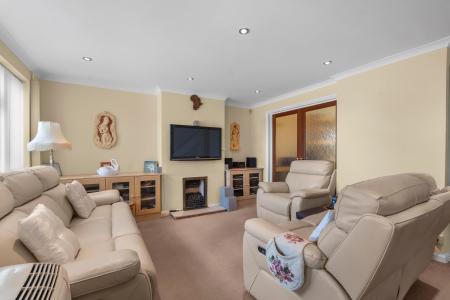 3 bedroom Semi-detached house for sale in Grange Rise, Codicote, SG4