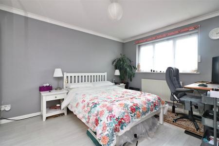 3 bedroom Terraced House to let in Burghley Close, Stevenage, SG2