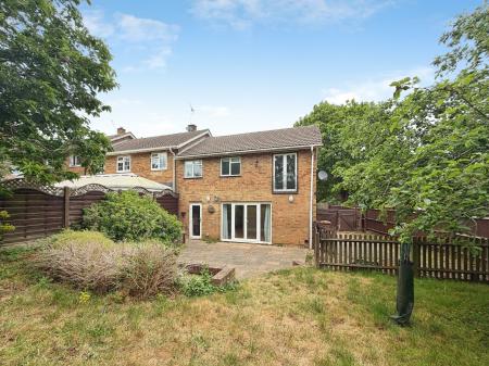 3 bedroom End of terrace house to let in Longfields, Stevenage, SG2