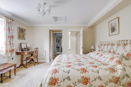 4 bedroom Detached house for sale in Wendover Drive, Welwyn, AL6