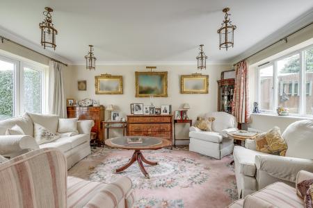 4 bedroom Detached house for sale in Wendover Drive, Welwyn, AL6