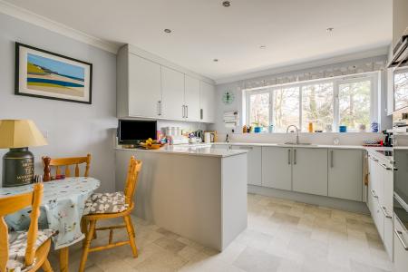 4 bedroom Detached house for sale in Wendover Drive, Welwyn, AL6