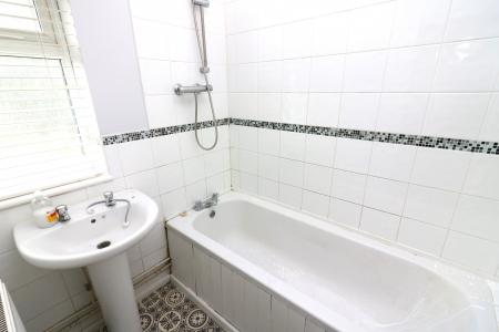 3 bedroom Terraced House to let in Buckthorne Avenue, Stevenage, SG1