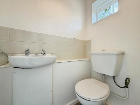 4 bedroom Semi-detached house to let in Whitethorn, Welwyn Garden City, AL7