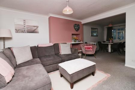 3 bedroom End of terrace house to let in High Street, Codicote, SG4