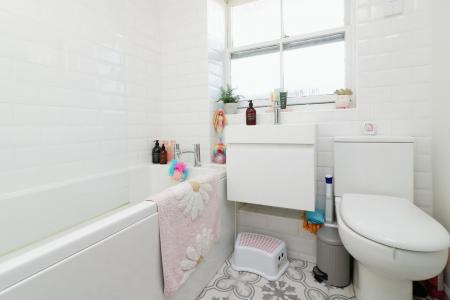 3 bedroom End of terrace house to let in High Street, Codicote, SG4