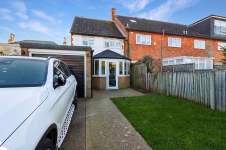 3 bedroom End of terrace house to let in High Street, Codicote, SG4