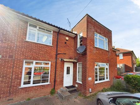 4 bedroom Terraced House for sale in Cowper Road, Welwyn Garden City, AL7