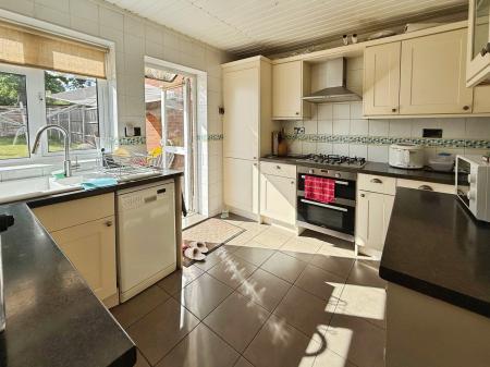 4 bedroom Terraced House for sale in Cowper Road, Welwyn Garden City, AL7