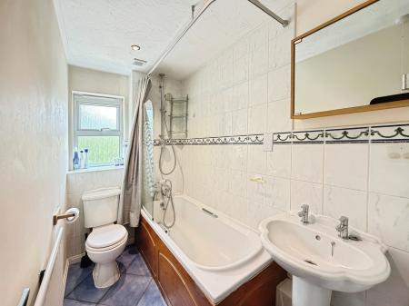 2 bedroom Terraced House to let in The Chilterns, Great Ashby, Stevenage, SG1