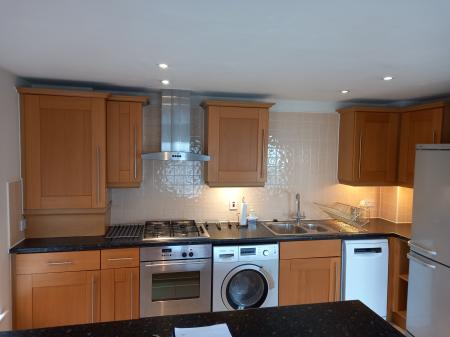 2 bedroom Flat to let in Mosquito Way, Hatfield, AL10