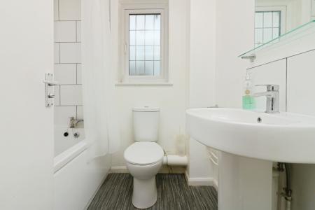 2 bedroom Semi-detached house to let in Larkins Close, Baldock, SG7