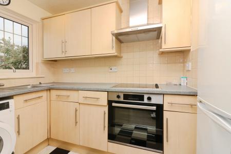 2 bedroom Semi-detached house to let in Larkins Close, Baldock, SG7
