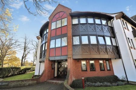 2 bedroom Flat to let in Norton Way South, Letchworth, SG6