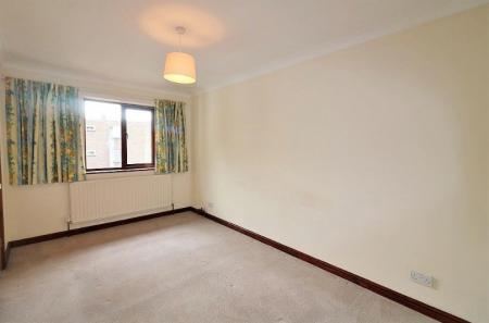 2 bedroom Flat to let in Norton Way South, Letchworth, SG6