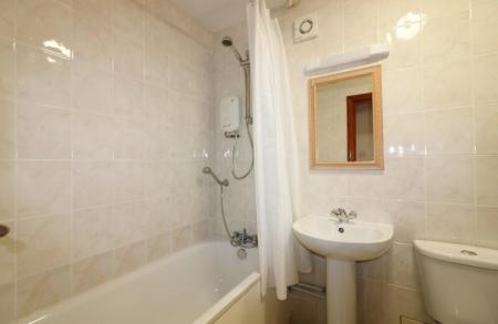 2 bedroom Flat to let in Norton Way South, Letchworth, SG6