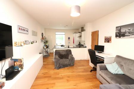 2 bedroom Flat to let in Clock House Gardens, Welwyn, AL6